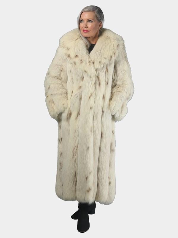 Woman's Lynx Dyed Fox Fur Coat